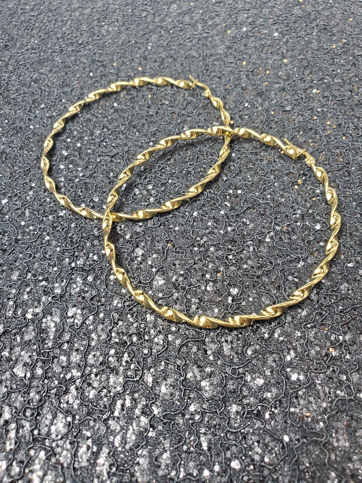 HOOD Twist Hoops