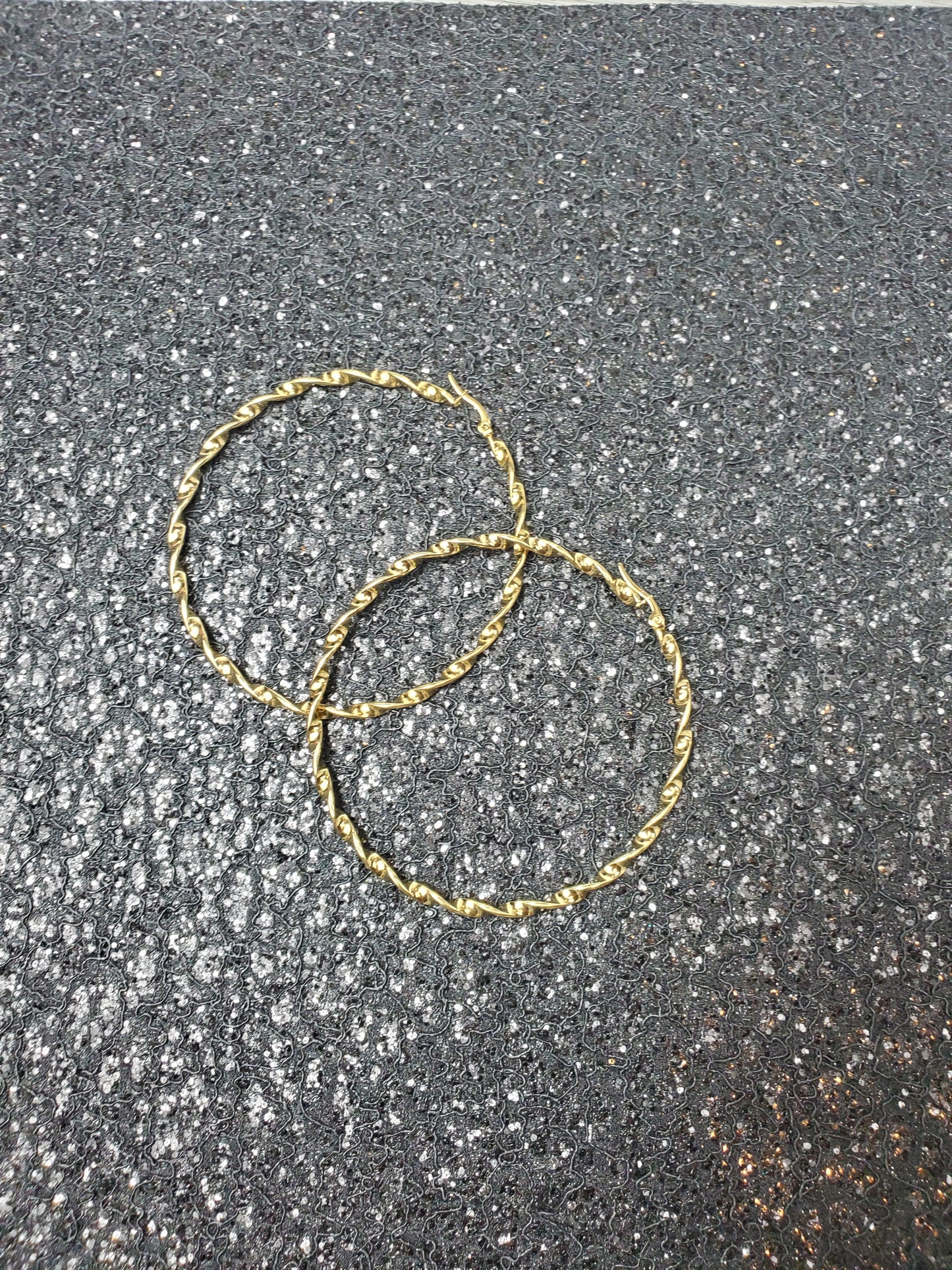 HOOD Twist Hoops